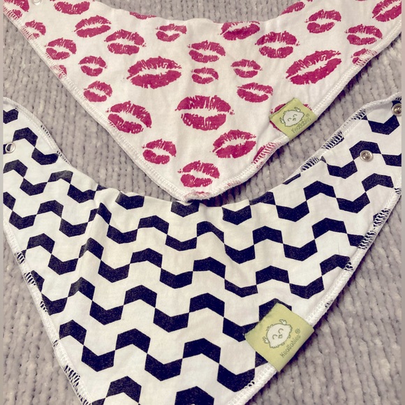 KeaBabies Other - KeaBabies Organic Cotton Baby Drool Bibs, set of 2, kisses, lips, chevron